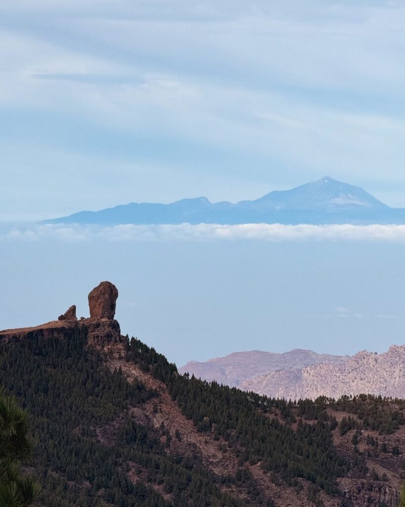 Roque Nublo Gran Canaria widok z góry na Teneryfę